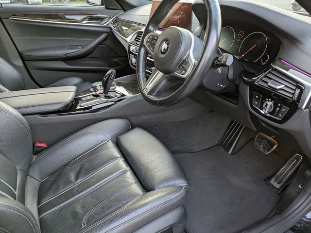 BMW 5SERIES TOURING 2018 Image 31