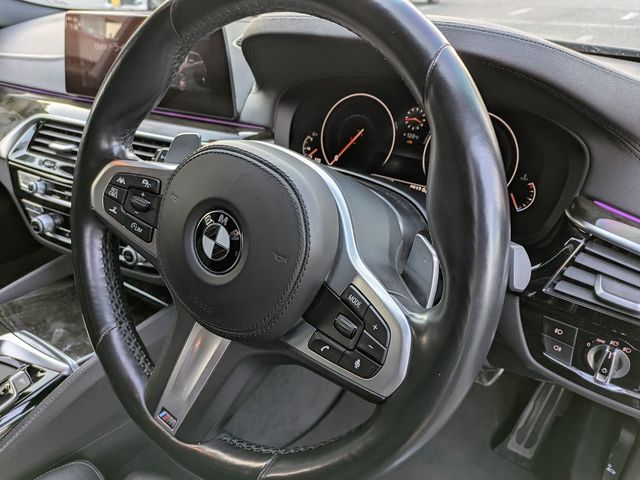 BMW 5SERIES TOURING 2018 Image 31