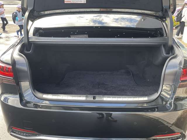 TOYOTA LEXUS LS500H 4WD 2022 Image 31