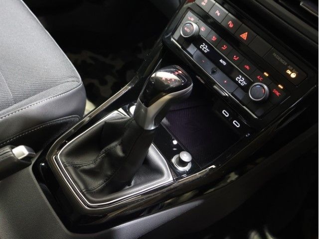 VOLKSWAGEN T-CROSS 2021 Image 31