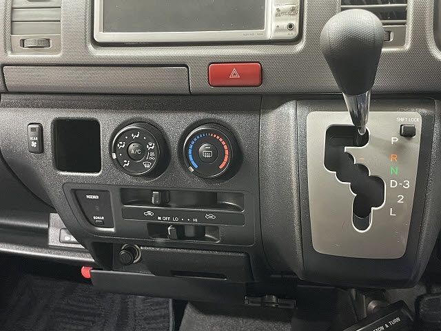 TOYOTA REGIUSACE VAN 2WD 2010 Image 31