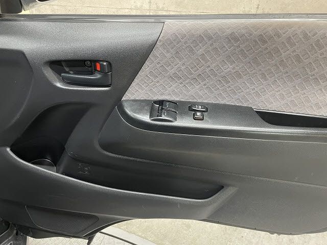 TOYOTA REGIUSACE VAN 2WD 2010 Image 31