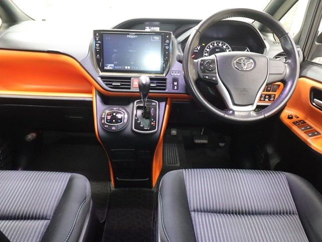 TOYOTA VOXY 2015 Image 31