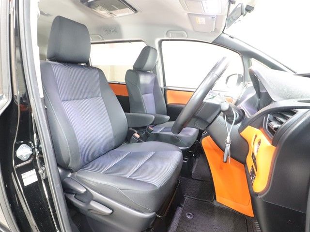 TOYOTA VOXY 2015 Image 31