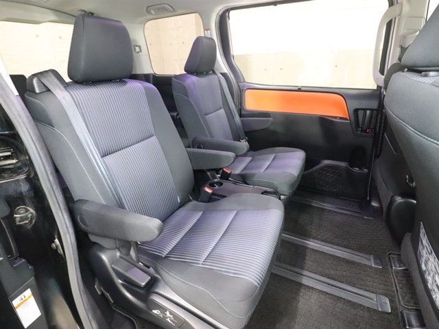 TOYOTA VOXY 2015 Image 31