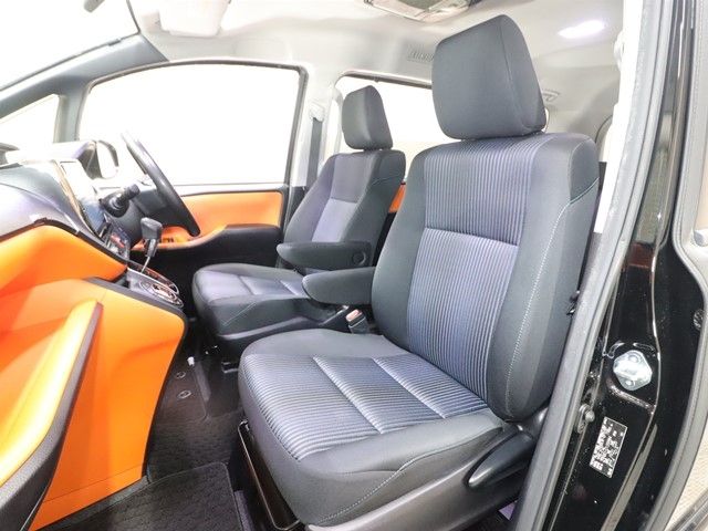 TOYOTA VOXY 2015 Image 31