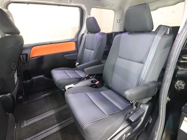 TOYOTA VOXY 2015 Image 31