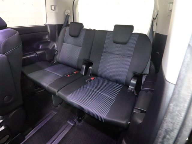 TOYOTA VOXY 2015 Image 31