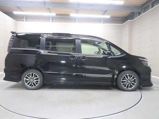 TOYOTA VOXY 2015 Image 31