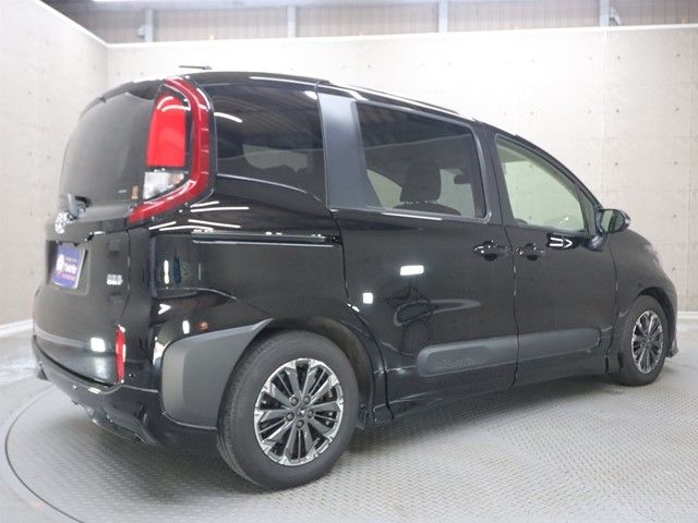 TOYOTA SIENTA HYBRID 2024 Image 31