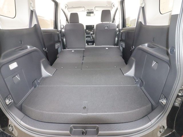 TOYOTA SIENTA HYBRID 2024 Image 31