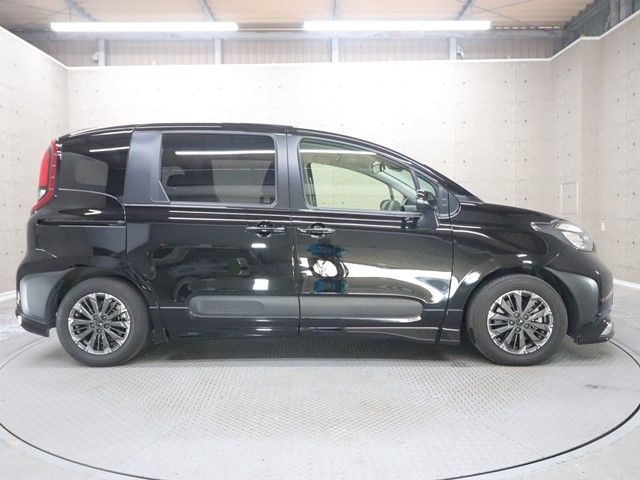 TOYOTA SIENTA HYBRID 2024 Image 31