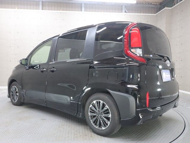 TOYOTA SIENTA HYBRID 2024 Image 31