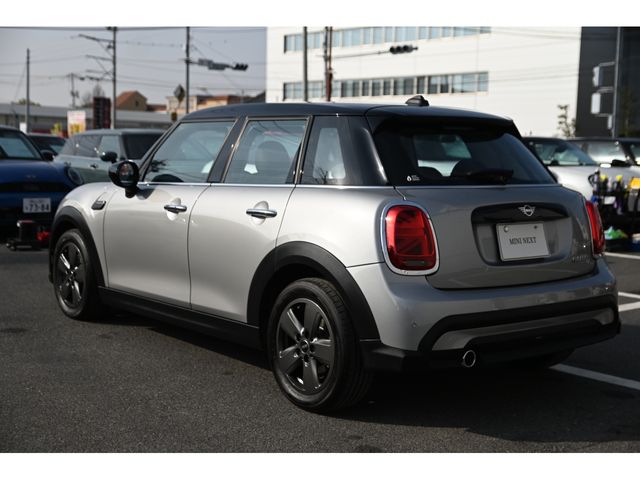 BMW MINI COOPER D 5DOOR 2023 Image 31