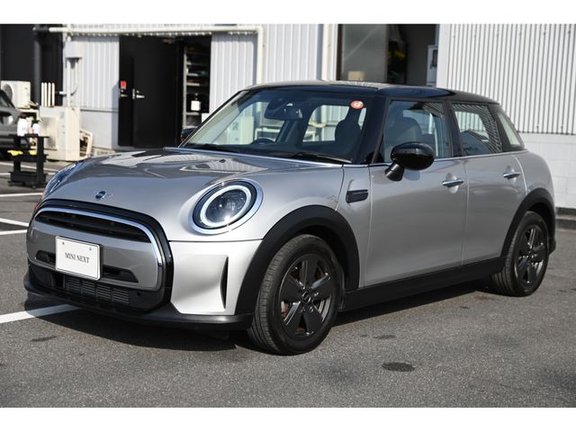 BMW MINI COOPER D 5DOOR 2023 Image 31