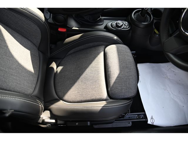 BMW MINI COOPER D 5DOOR 2023 Image 31