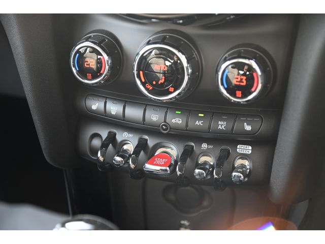 BMW MINI COOPER D 5DOOR 2023 Image 31