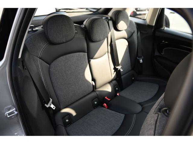 BMW MINI COOPER D 5DOOR 2023 Image 31