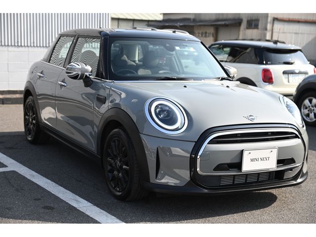 BMW MINI COOPER D 5DOOR 2022 Image 31
