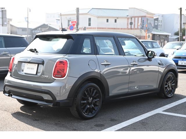 BMW MINI COOPER D 5DOOR 2022 Image 31