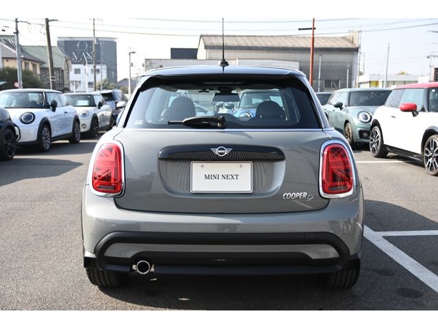 BMW MINI COOPER D 5DOOR 2022 Image 31