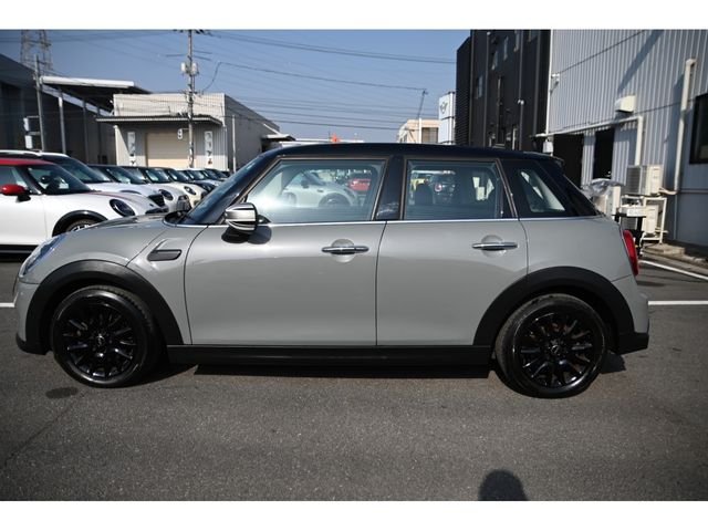 BMW MINI COOPER D 5DOOR 2022 Image 31