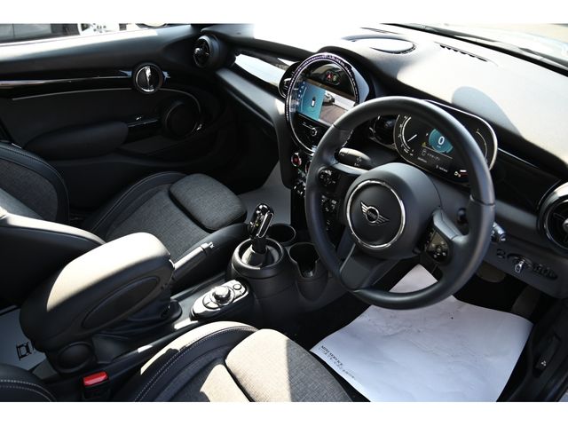 BMW MINI COOPER D 5DOOR 2022 Image 31