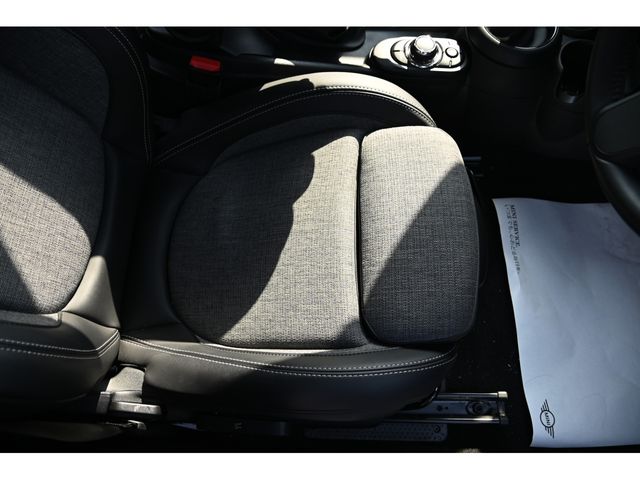 BMW MINI COOPER D 5DOOR 2022 Image 31