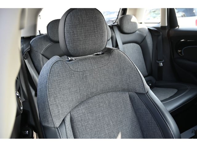 BMW MINI COOPER D 5DOOR 2022 Image 31