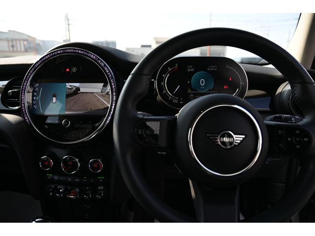 BMW MINI COOPER D 5DOOR 2022 Image 31