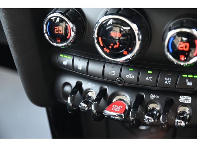 BMW MINI COOPER D 5DOOR 2022 Image 31