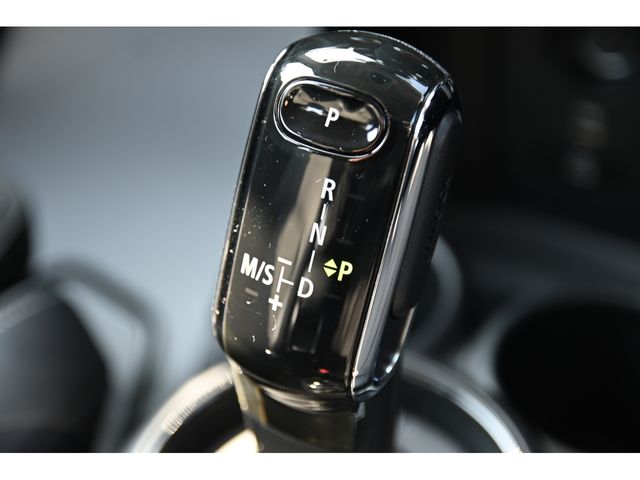 BMW MINI COOPER D 5DOOR 2022 Image 31