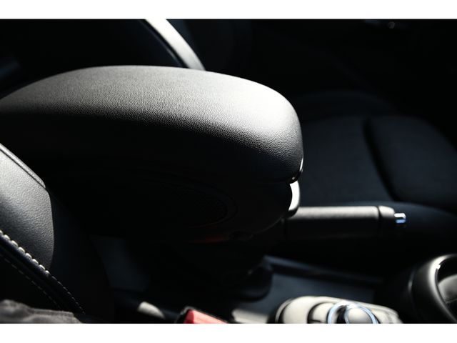 BMW MINI COOPER D 5DOOR 2022 Image 31