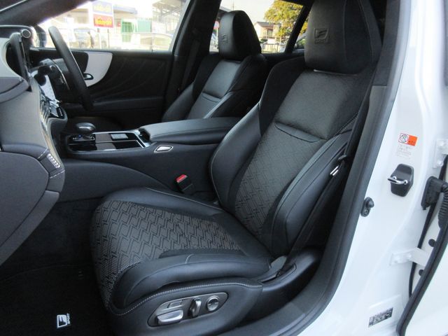 TOYOTA LEXUS LS500 2023 Image 31