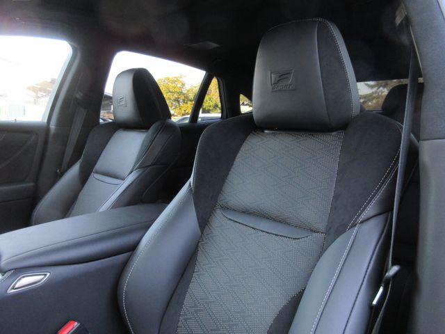 TOYOTA LEXUS LS500 2023 Image 31