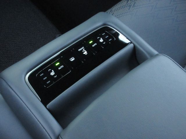 TOYOTA LEXUS LS500 2023 Image 31