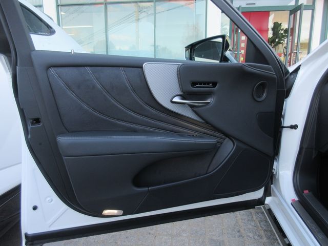 TOYOTA LEXUS LS500 2023 Image 31