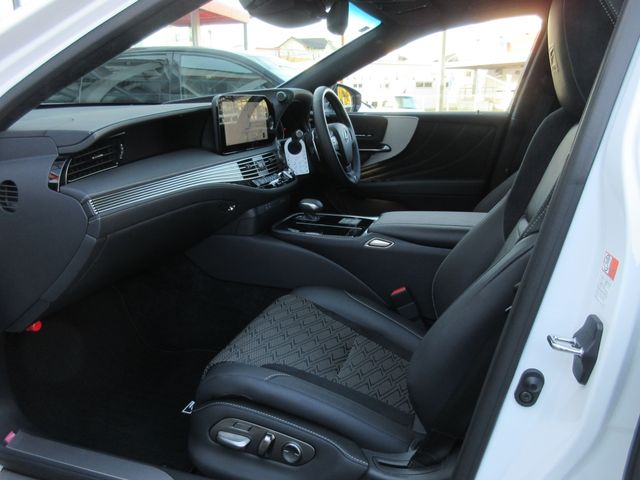 TOYOTA LEXUS LS500 2023 Image 31