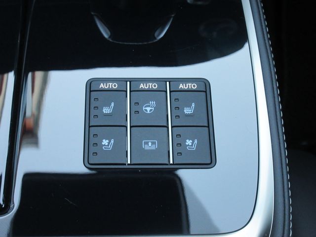 TOYOTA LEXUS LS500 2023 Image 31