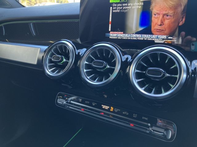 MERCEDES BENZ GLB 2022 Image 31