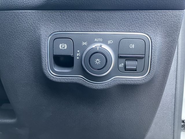 MERCEDES BENZ GLB 2022 Image 31