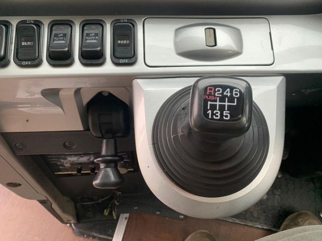 MITSUBISHI FUSOU AERO ACE 2012 Image 31