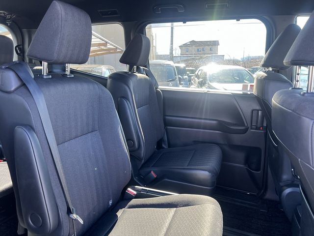 TOYOTA VOXY HYBRID 4WD 2023 Image 31