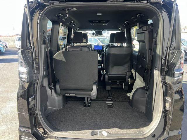 TOYOTA VOXY HYBRID 4WD 2023 Image 31