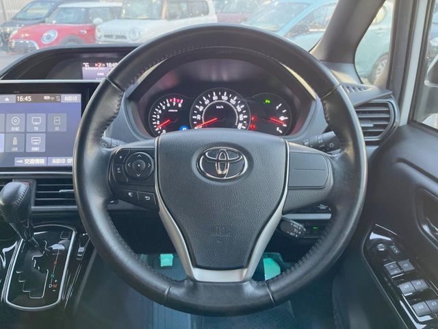 TOYOTA NOAH 2020 Image 31