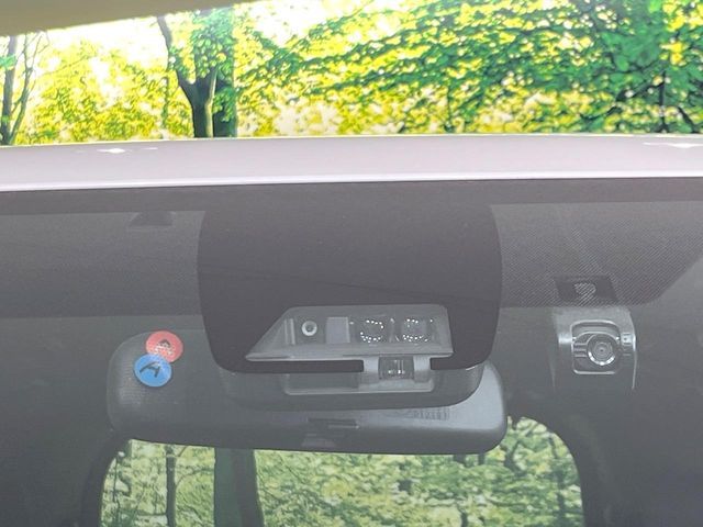 TOYOTA VOXY 4WD 2017 Image 31