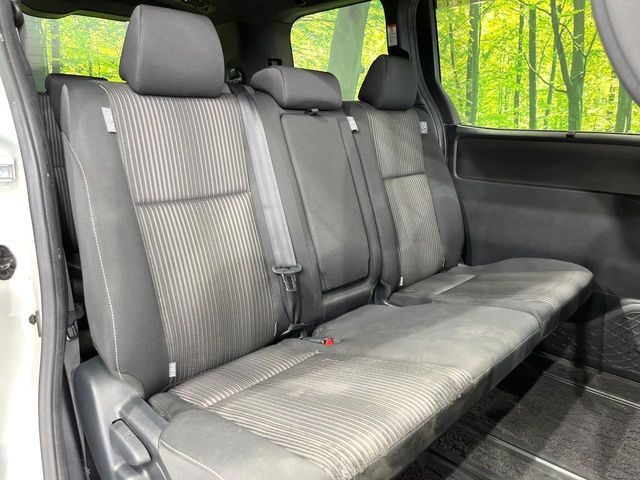 TOYOTA VOXY 4WD 2017 Image 31