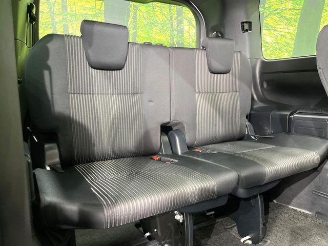 TOYOTA VOXY 4WD 2017 Image 31