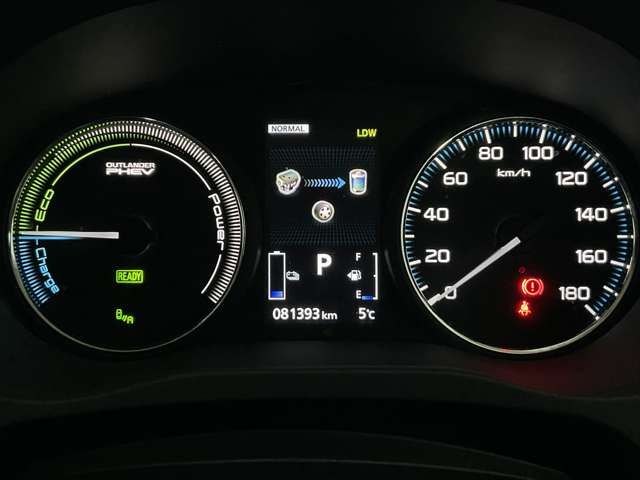 MITSUBISHI OUTLANDER PHEV 2017 Image 31