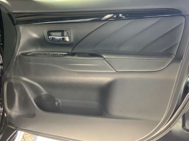 MITSUBISHI OUTLANDER PHEV 2017 Image 31